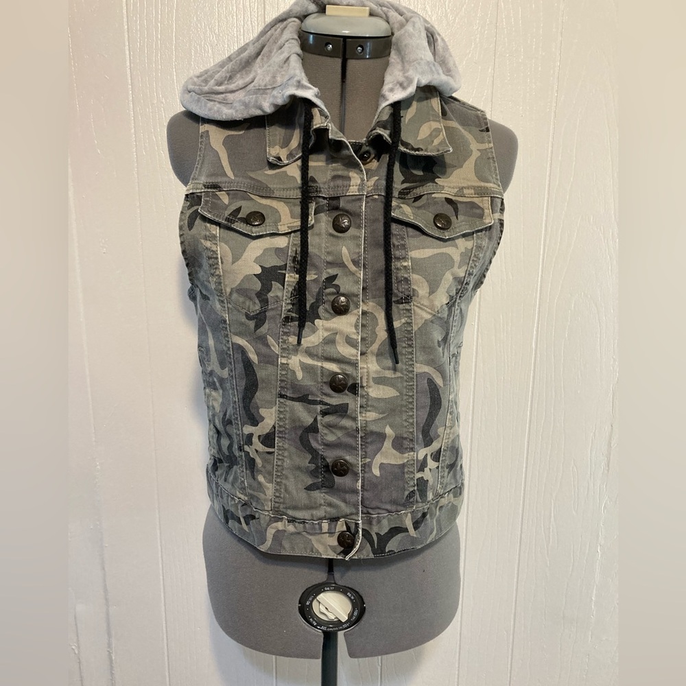 Vintage Camouflage hoodie, button down vest, size XL